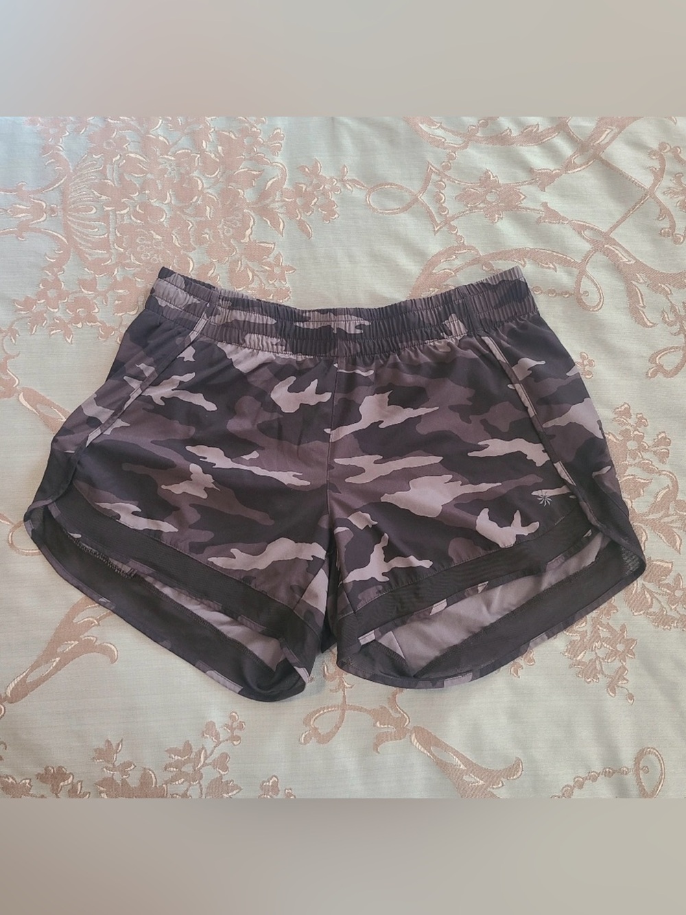 Athleta Printed Mesh Racer Run Athletic Short 4" Black Camo Women Size Medium